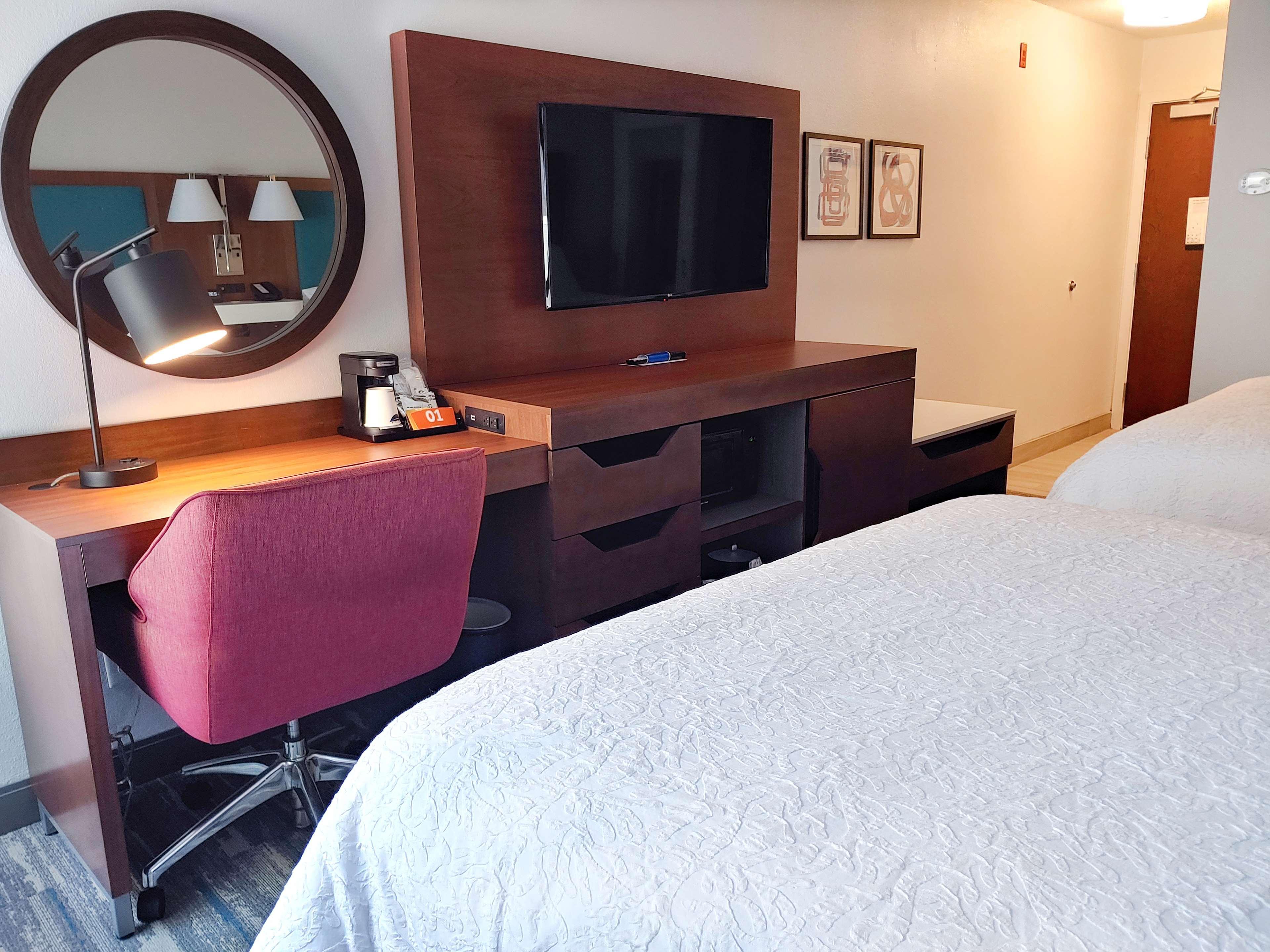 Hampton Inn By Hilton Concord/Bow Exterior photo