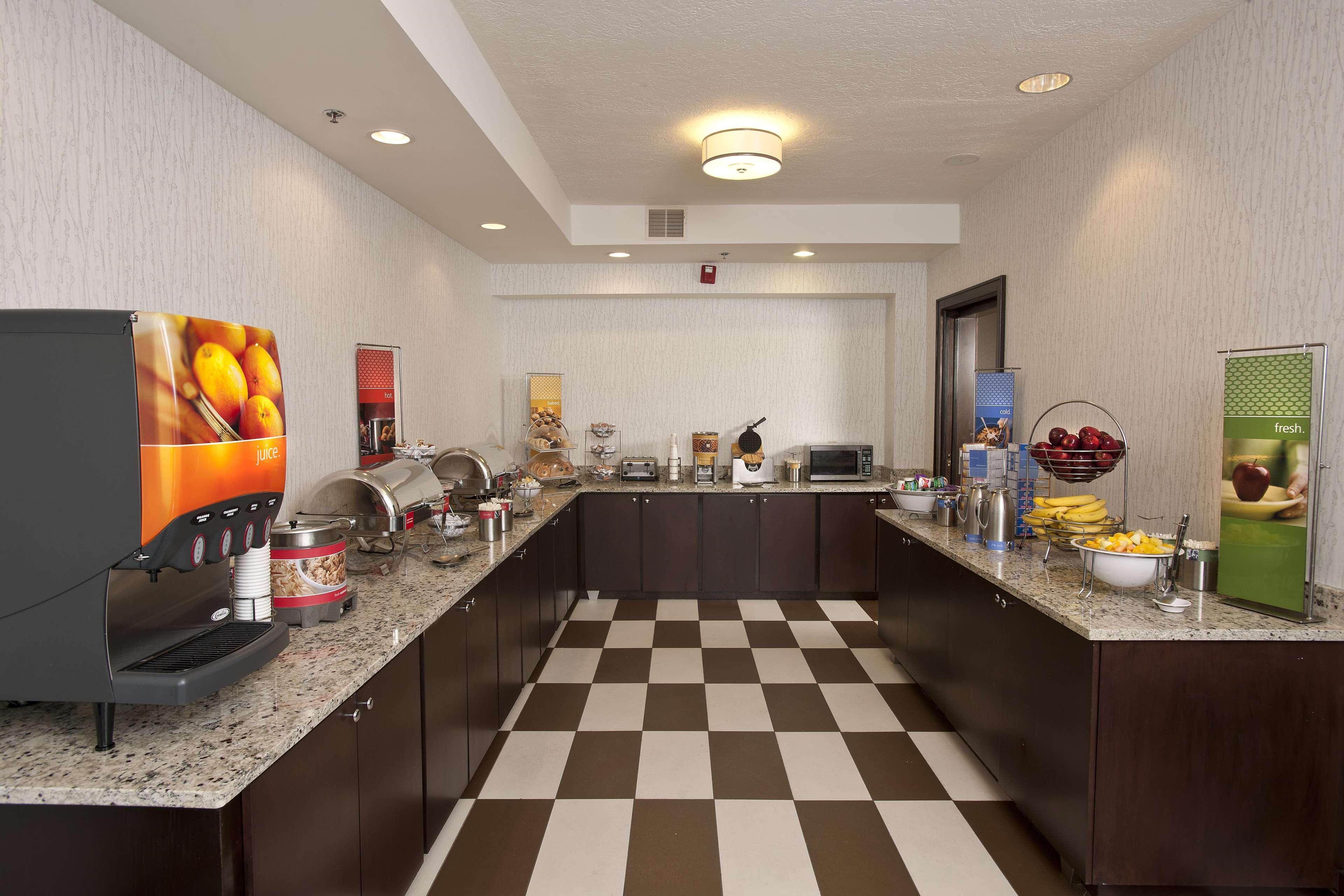 Hampton Inn By Hilton Concord/Bow Exterior photo