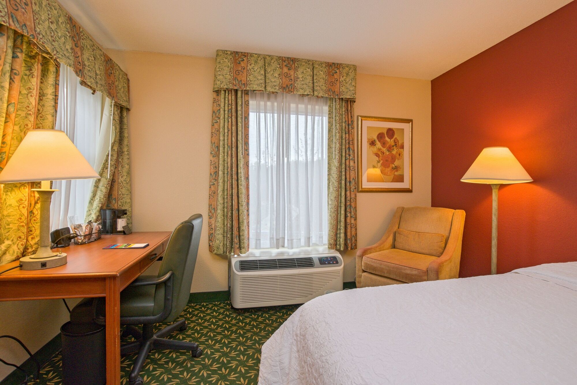 Hampton Inn By Hilton Concord/Bow Exterior photo